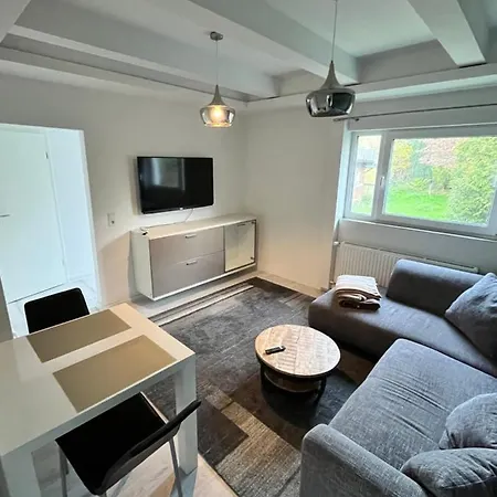 Reihenhaus In Ruhiger Lage *